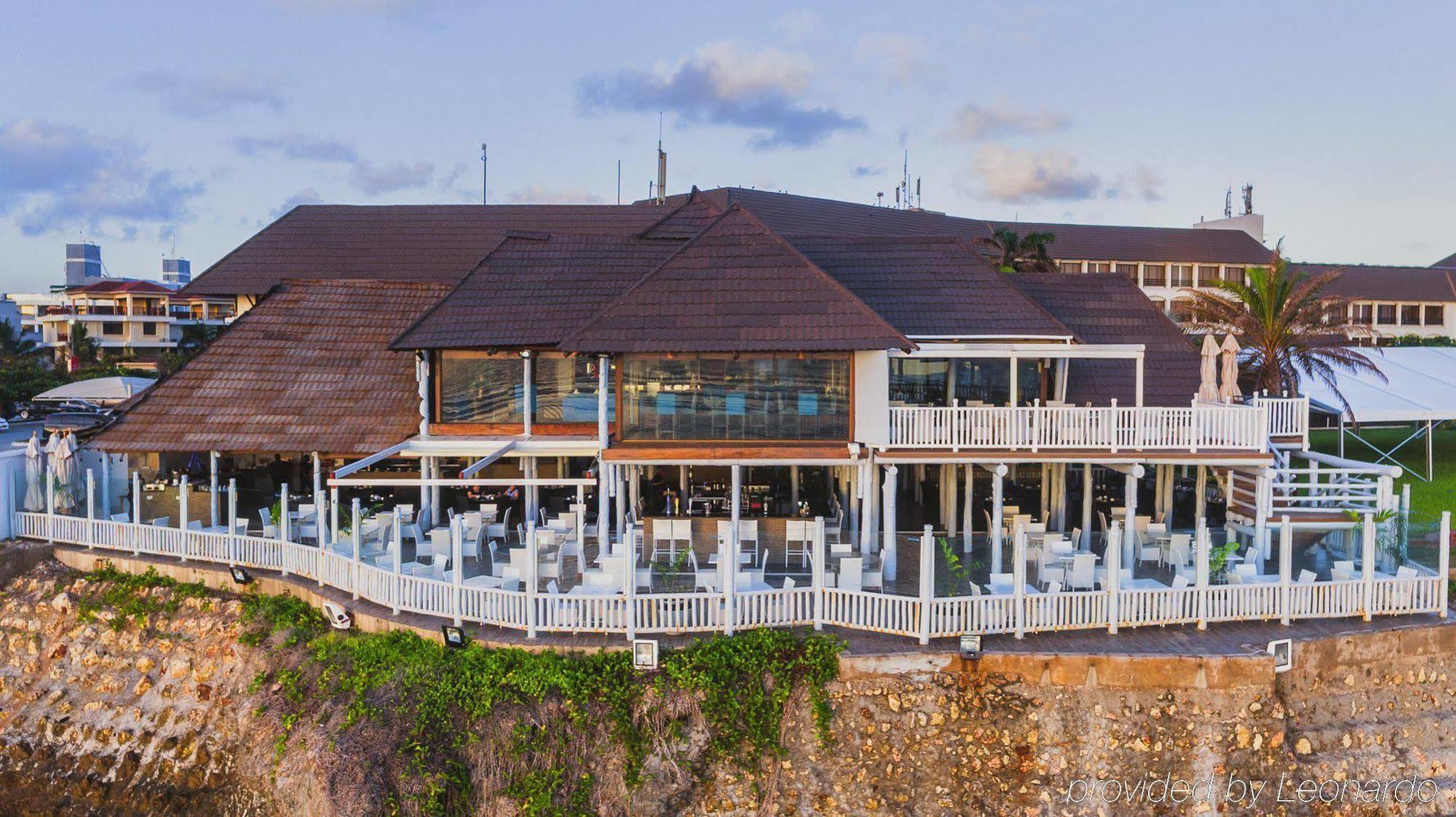 Sea Cliff Hotel Daressalam Exterior foto